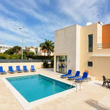 Lidia Oura With Private Swimmingpool Vila *