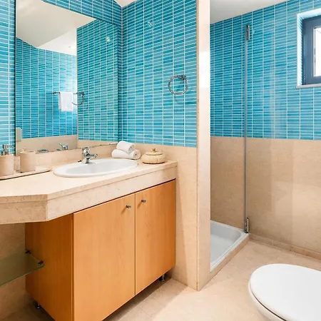 Lidia Oura With Private Swimmingpool Vila